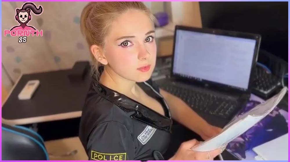 A cute police officer bribed her superiors Belloff เย็ดให้จำจะได้ไม่ทำอีก หัวหน้าลงโทษตำรวจสาวหัวทอง